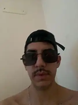 vinihfeh stripchat live cam model