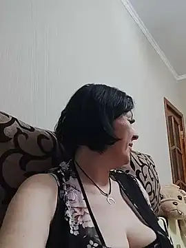 HelgaDennis stripchat live cam model