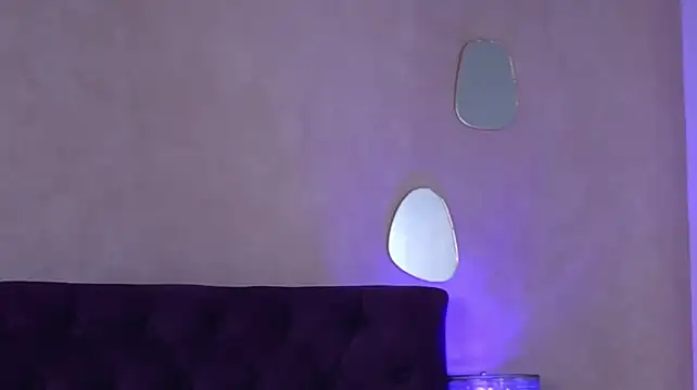 AliraNightvale stripchat live cam model