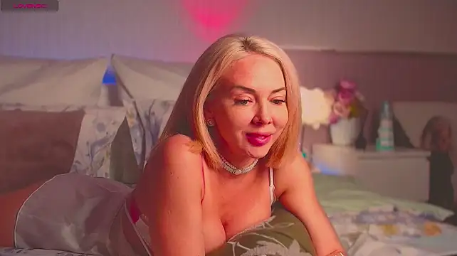 glorianikolson stripchat live cam model