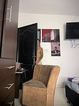 Enzomoretti__ stripchat live cam model