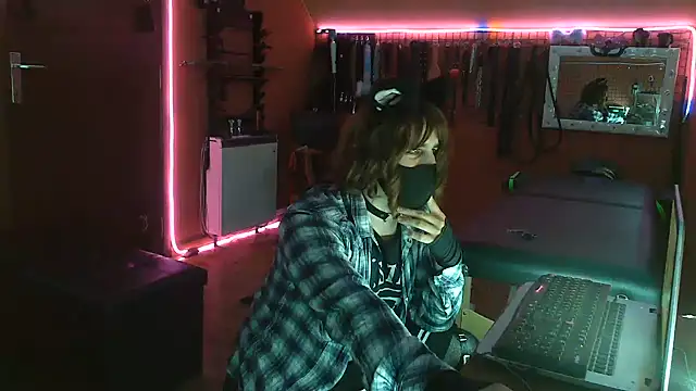 Ginny-the-bdsm-nympho stripchat live cam model