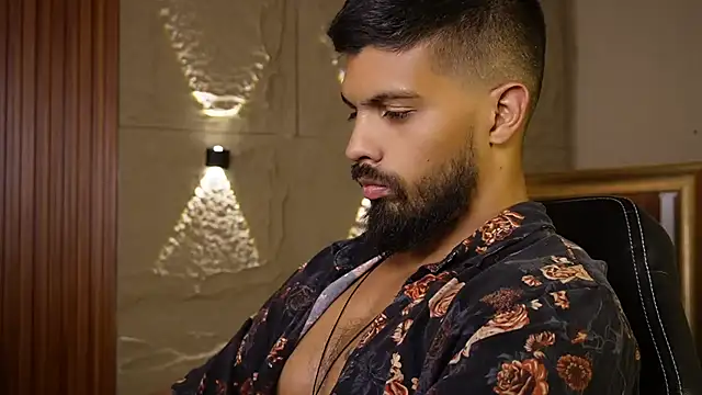 DannSaenz stripchat live cam model