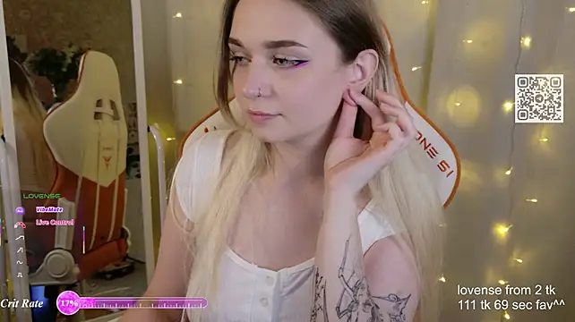 lucysussy stripchat live cam model