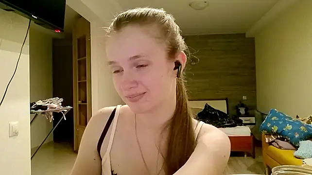 CecilleSollors stripchat live cam model