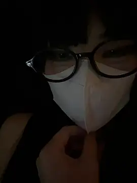 UyenAn2k6 stripchat live cam model