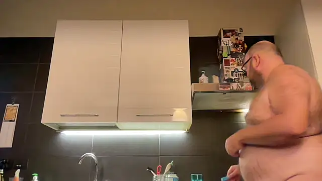 theitalianbear stripchat live cam model