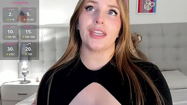 HollyBlondde stripchat live cam model