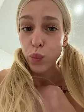 kira_mia stripchat live cam model