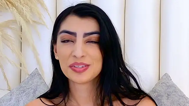 NinnaPiers stripchat live cam model