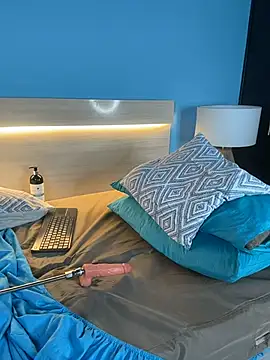 sheilabrunette stripchat live cam model