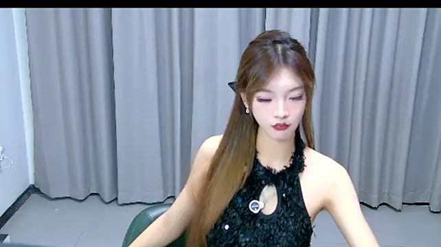 RunYan-888 stripchat live cam model