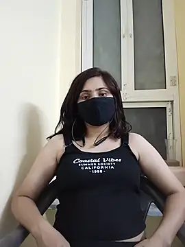aravi4 stripchat live cam model