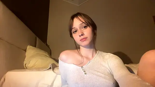 mollyrealay stripchat live cam model