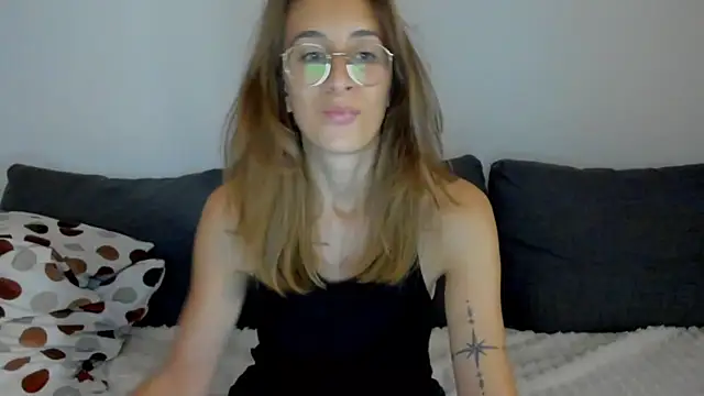 DesireMore90 stripchat live cam model