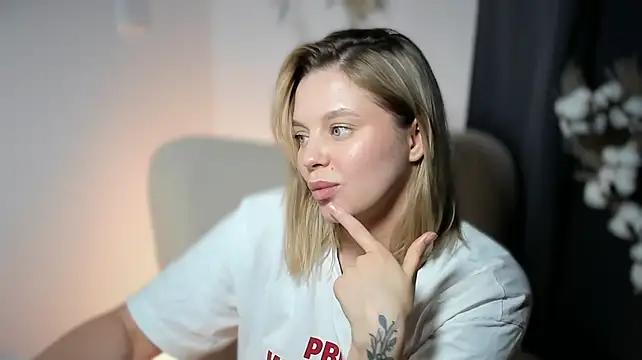 LilyFlamee stripchat live cam model