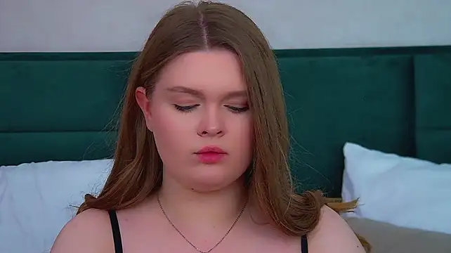 CrystalLyons stripchat live cam model