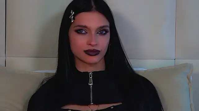 BeverlyMost stripchat live cam model
