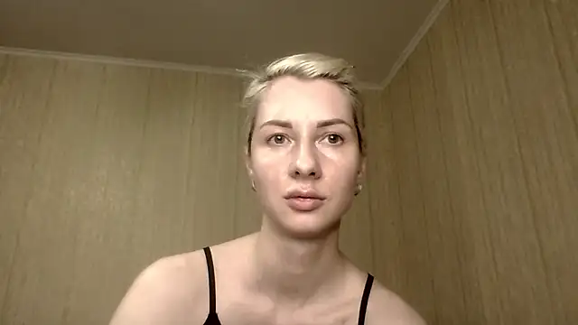 BlondieOnline_ stripchat live cam model