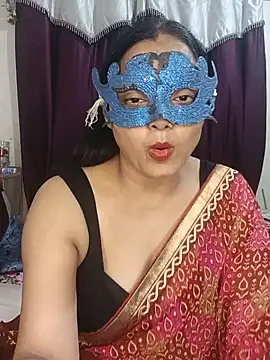 MEERAcle stripchat live cam model