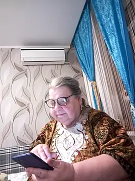 MartaMia68 stripchat live cam model