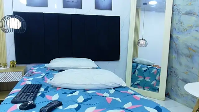 dominikk018 stripchat live cam model