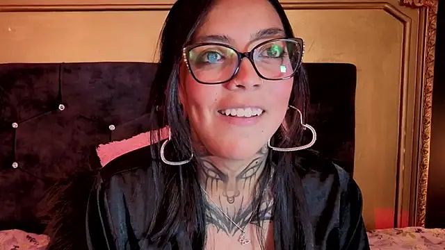 Gahia_Thompson stripchat live cam model