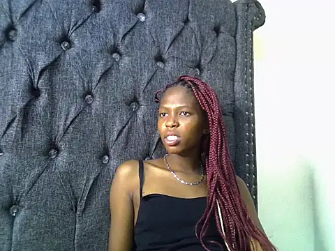 sexxyleslyy stripchat live cam model