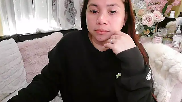 OhmyPinay stripchat live cam model