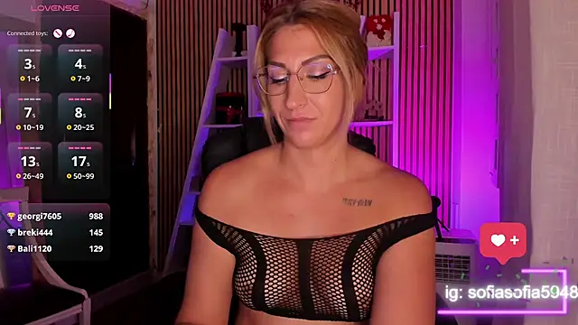 sofiah_ stripchat live cam model