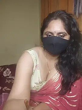 Sravvi499 stripchat live cam model
