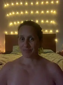 hotbrunettemass stripchat live cam model