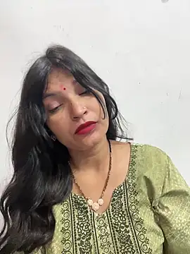 Priyaa_1433 stripchat live cam model