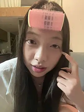 YY-1-1-1 stripchat live cam model