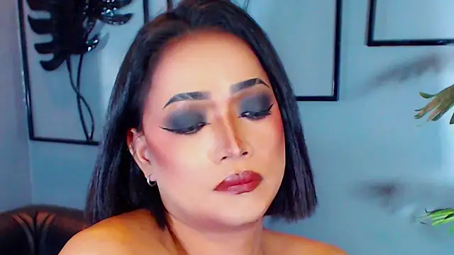 QueenOfHypnisist stripchat live cam model