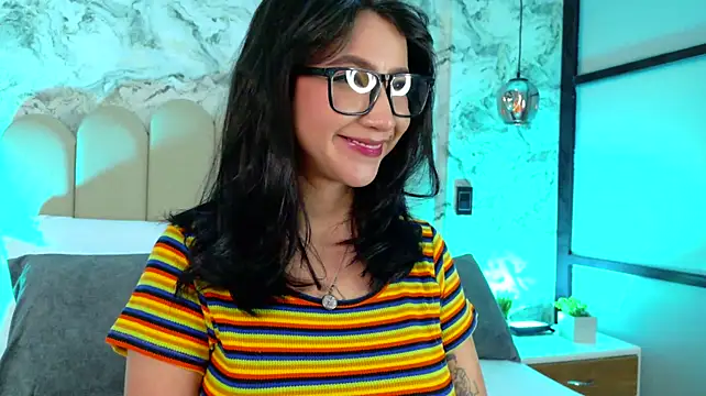 SarahyAmada stripchat live cam model