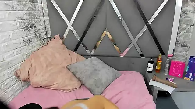 Circeh stripchat live cam model