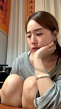 momoli60 stripchat live cam model