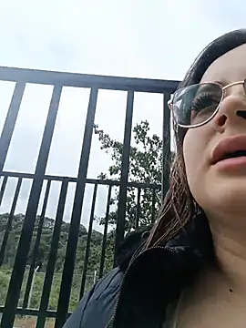LunaDiaz999 stripchat live cam model