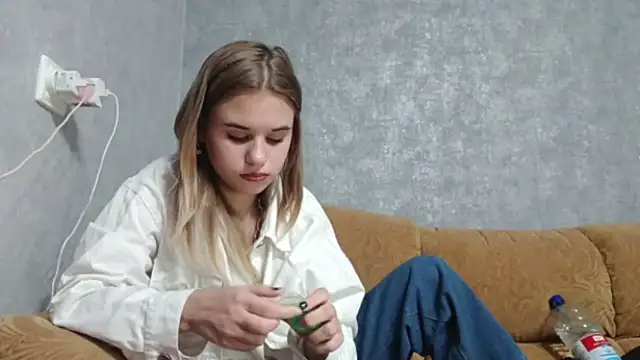 LinneaRacer stripchat live cam model