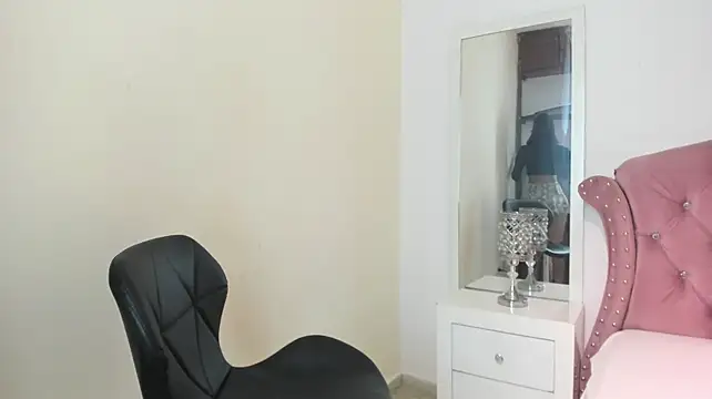 AlishOward35 stripchat live cam model
