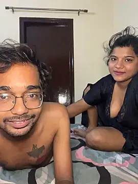 KitttoooUs stripchat live cam model