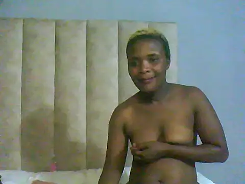KinkyluuX stripchat live cam model