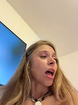 BabyAnais stripchat live cam model