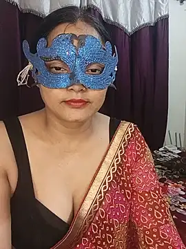 MEERAcle stripchat live cam model