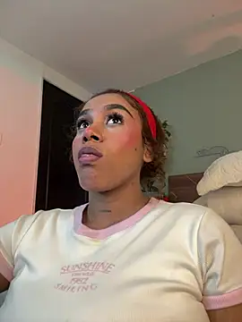 YariRose stripchat live cam model