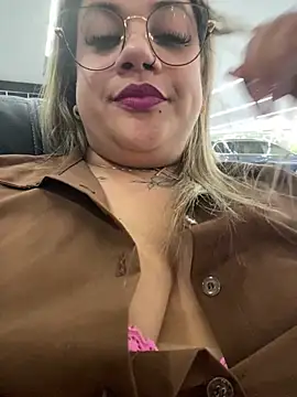 kahreal stripchat live cam model