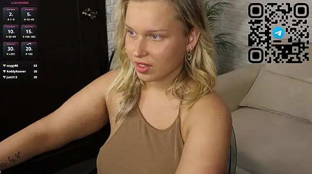 angelic_coy stripchat live cam model