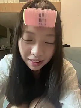 YY-1-1-1 stripchat live cam model