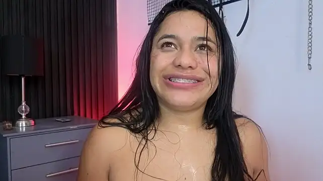 Issafoxx stripchat live cam model